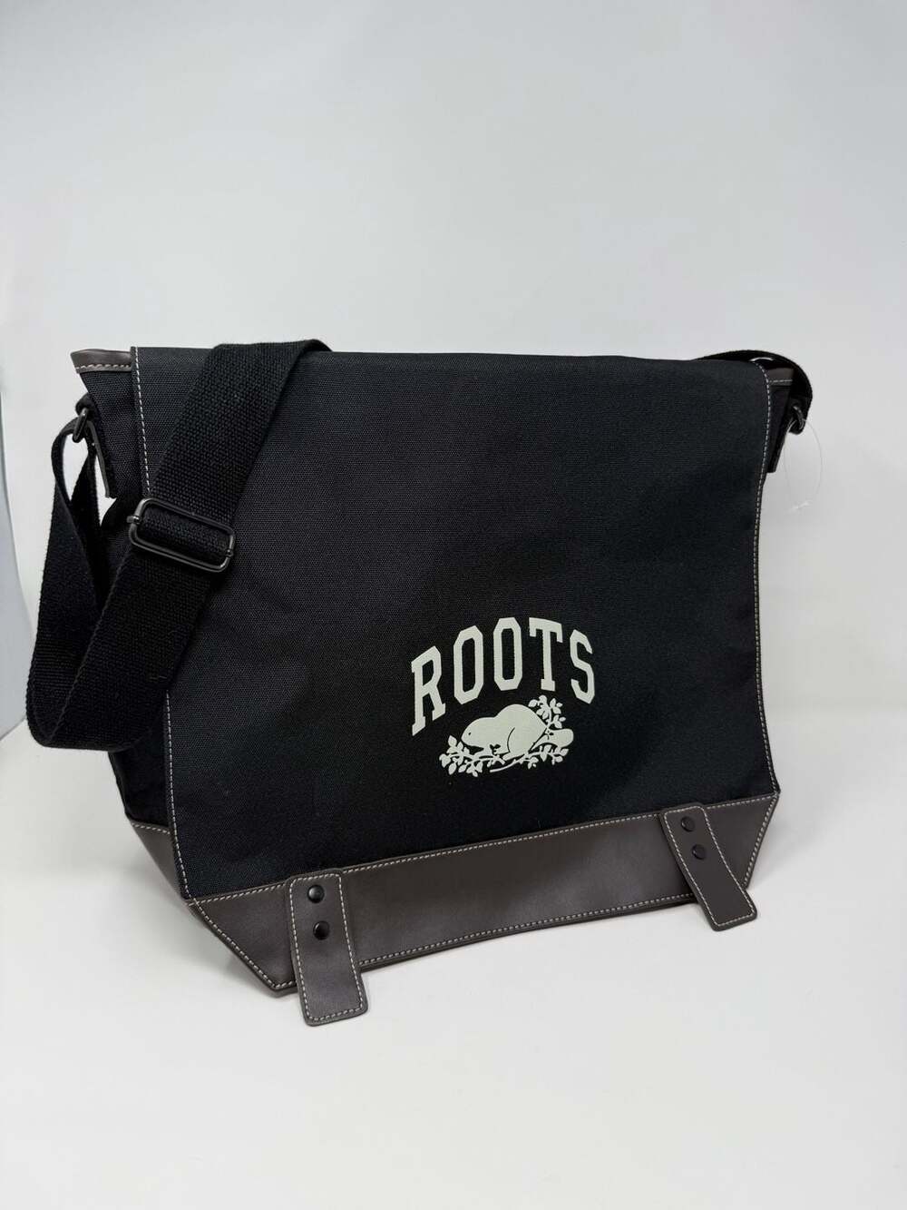 Roots Canvas and Faux Leather Messenger Bag work business bag briefcase commuter